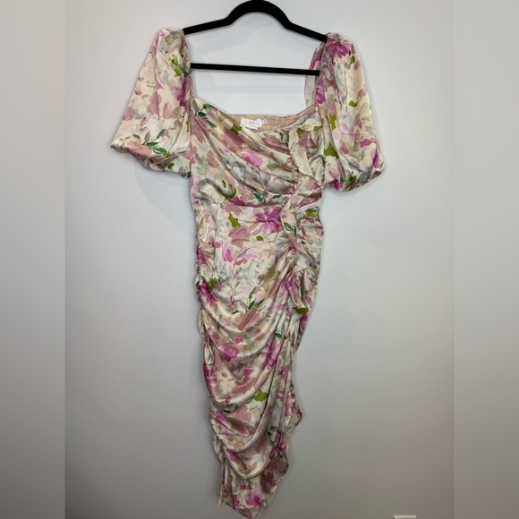 ASTR the label Emma ruched satiny Floral Puff Sleeve Dress size medium - Picture 4 of 13